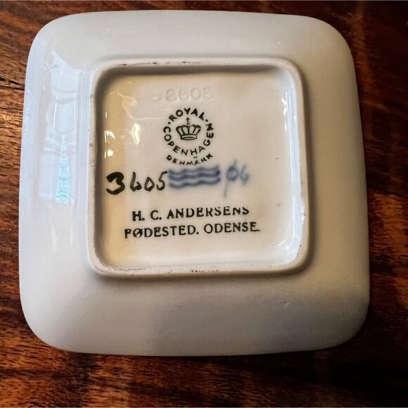 Royal Copenhagen Porcelain Decorative Plates 3-Piece Set Denmark Scenes - Picture 7 of 8